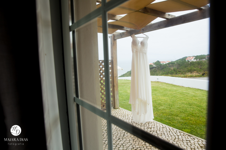 Casamento de Brasileira com Portugues de dia na Quinta da Falca Nazaré Portugal, making of da noiva, vestido de noiva, fotos feitas por Maiara Dias Fotografia