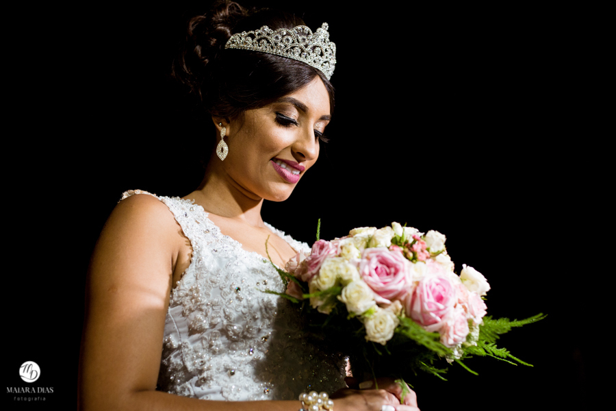 Fotos de Casamento Viviane e Ayslan na igreja São Pedro Apostolo no Jd Picerno em Sumaré e a Festa em Nova Odessa na Chacara Lucena no interior de São Paulo. Noivo casou com TERNO VERMELHO Maiara Dias Fotografia