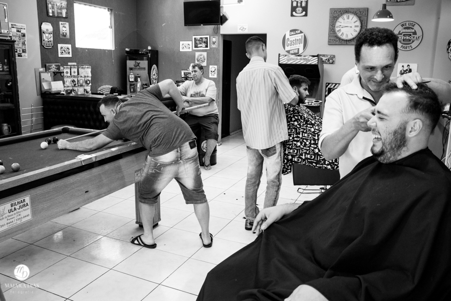 Fotos de Casamento Viviane e Ayslan na igreja São Pedro Apostolo no Jd Picerno em Sumaré e a Festa em Nova Odessa na Chacara Lucena no interior de São Paulo. Noivo casou com TERNO VERMELHO Maiara Dias Fotografia