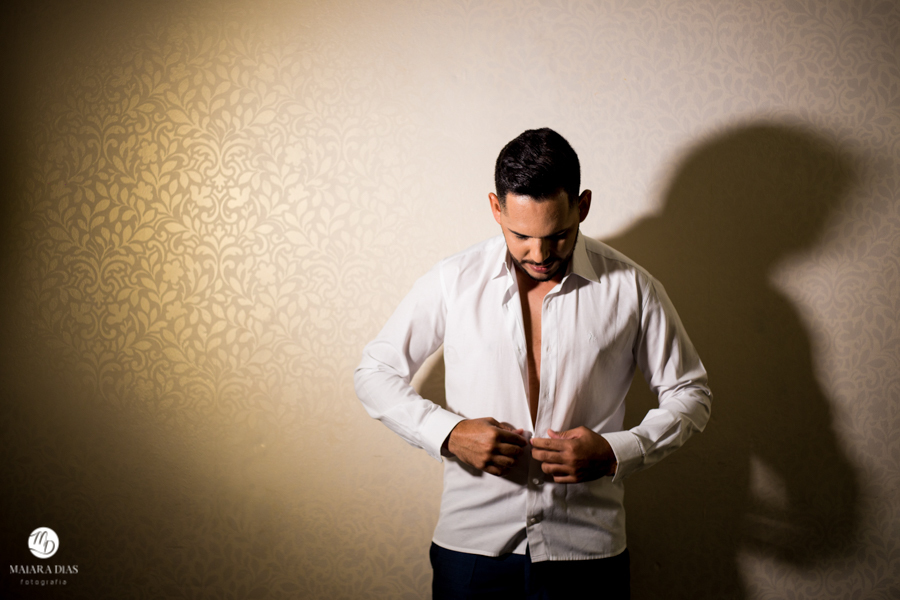 Fotos do Casamento Natalia e Julio na chacara Luz do Campo em Nova Odessa no interior de São Paulo. Fotos feitas pela Maiara Dias Fotografia. Making of do noivo