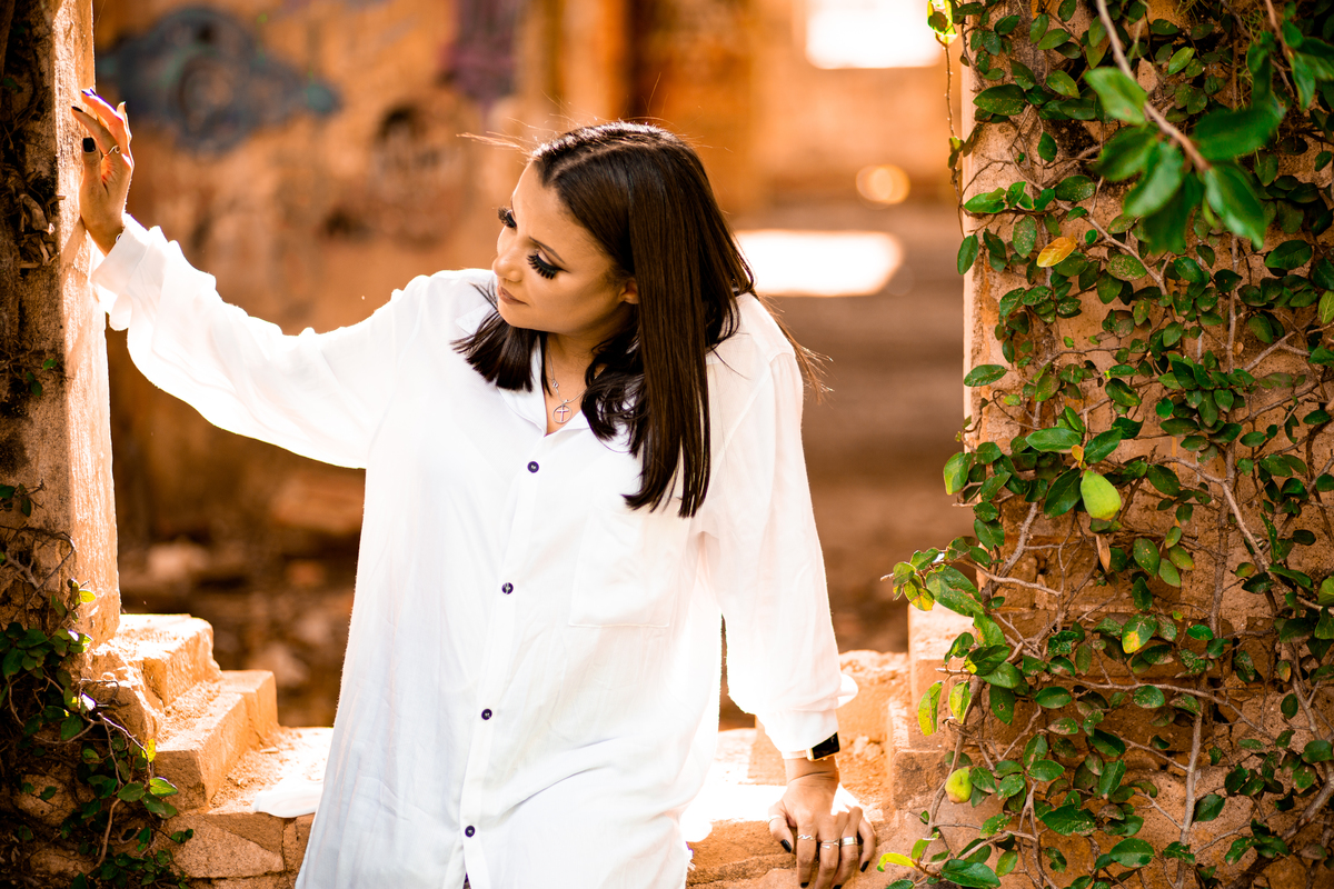 Ensaio Fotografico Cristiana na Fazenda Casarão no Parque Jambeiro em Campinas, interior do estado de São Paulo. Casarão abandonado. Maiara Dias Fotografia.