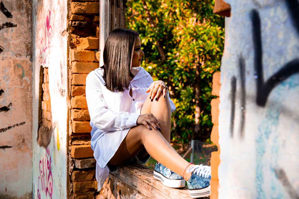 Ensaio Fotografico Cristiana na Fazenda Casarão no Parque Jambeiro em Campinas, interior do estado de São Paulo. Casarão abandonado. Maiara Dias Fotografia.