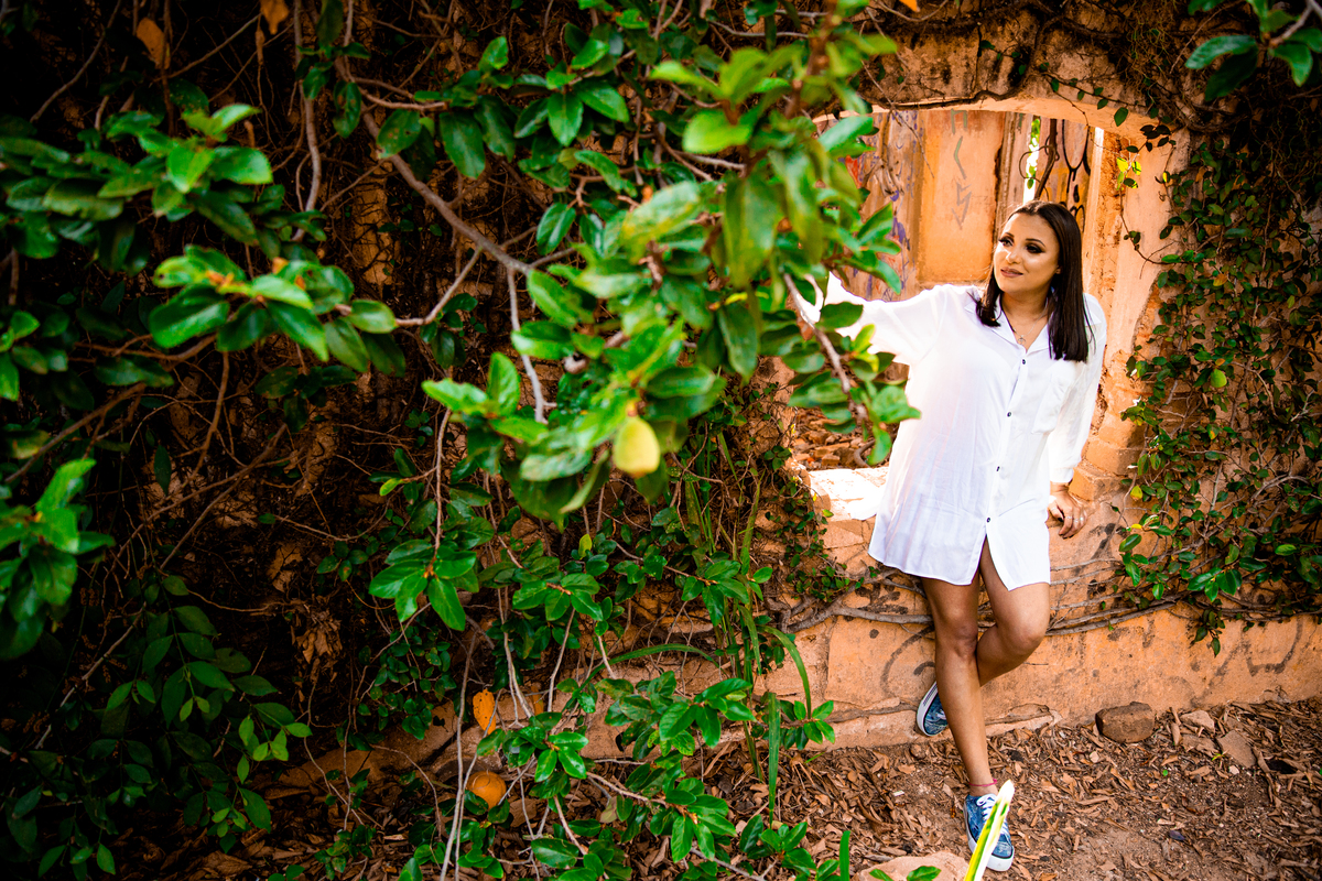 Ensaio Fotografico Cristiana na Fazenda Casarão no Parque Jambeiro em Campinas, interior do estado de São Paulo. Casarão abandonado. Maiara Dias Fotografia.