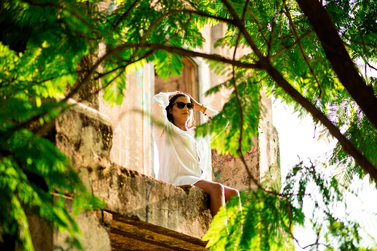 Ensaio Fotografico Cristiana na Fazenda Casarão no Parque Jambeiro em Campinas, interior do estado de São Paulo. Casarão abandonado. Maiara Dias Fotografia.