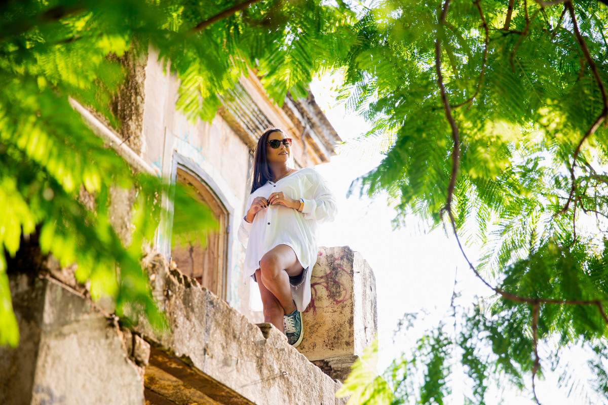 Ensaio Fotografico Cristiana na Fazenda Casarão no Parque Jambeiro em Campinas, interior do estado de São Paulo. Casarão abandonado. Maiara Dias Fotografia.