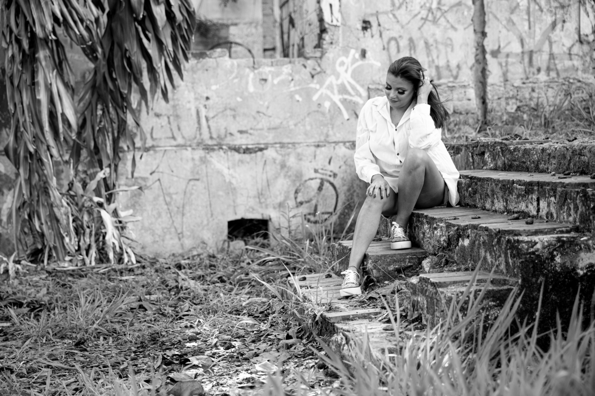 Ensaio Fotografico Cristiana na Fazenda Casarão no Parque Jambeiro em Campinas, interior do estado de São Paulo. Casarão abandonado. Maiara Dias Fotografia.