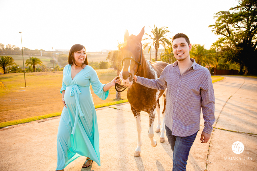 Ensaio Gestante Thamires no Haras Ponta das Canas em Limeira interior de Sao Paulo fotos feitas no por do sol com cavalo pela Maiara Dias Fotografia