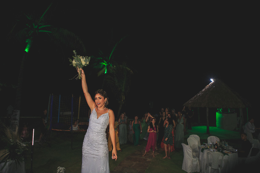 noiva-jogando-o-boque