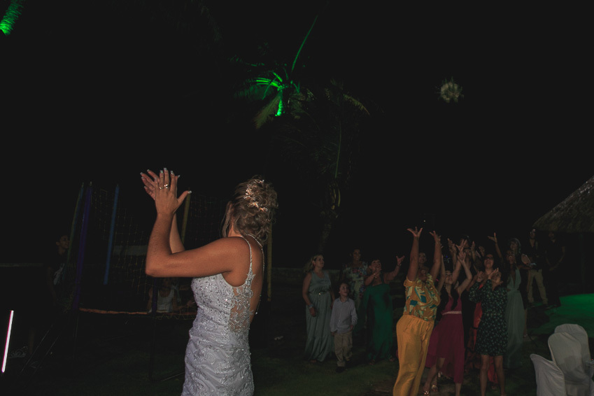 o-boque-da-noiva-foi-jogado