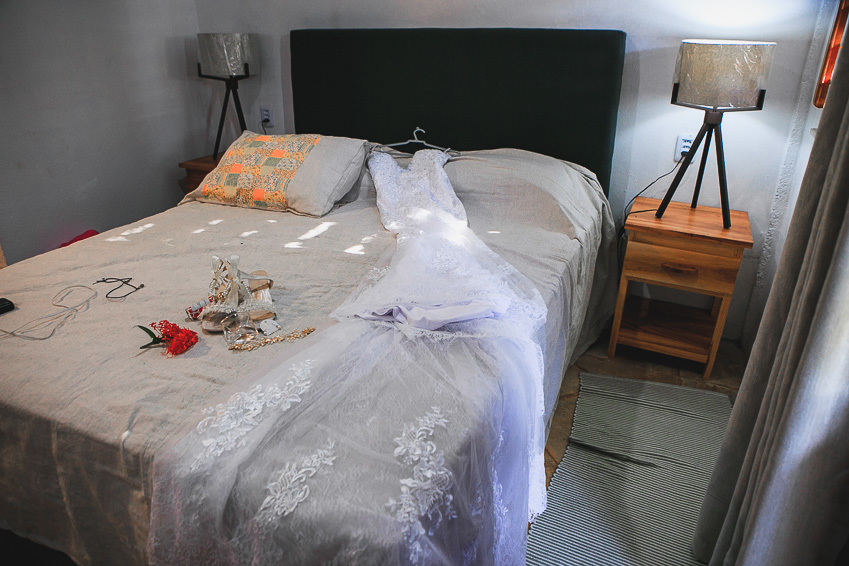 vestido-da-noiva-na-cama-no-making-of