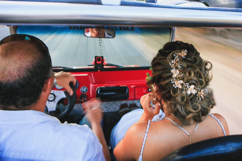 noiva-no-buggy-indo-para-festa