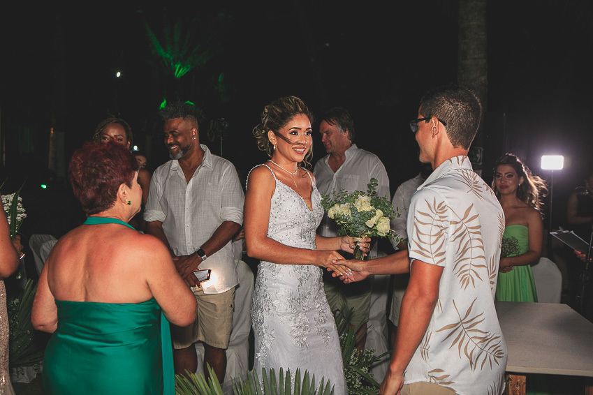 noivo-recebendo-a-noiva