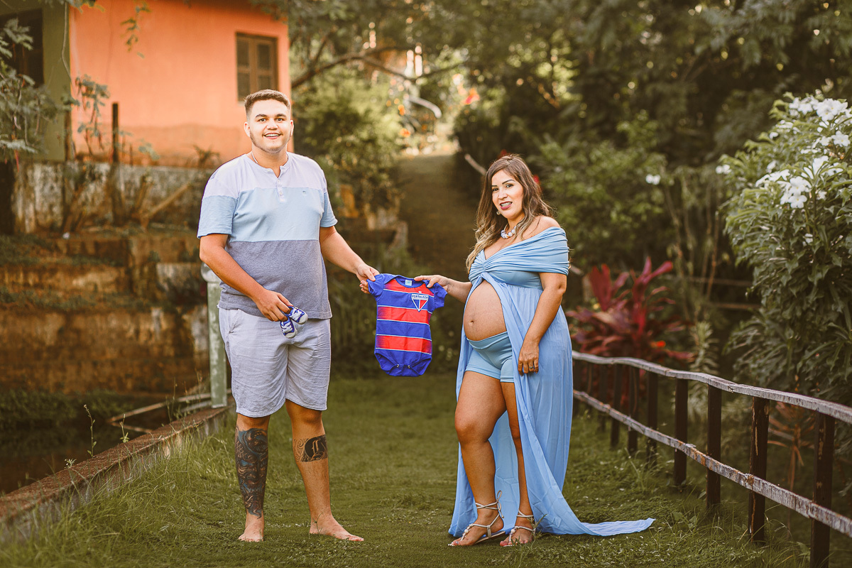 gestante com a camisa do fortaleza