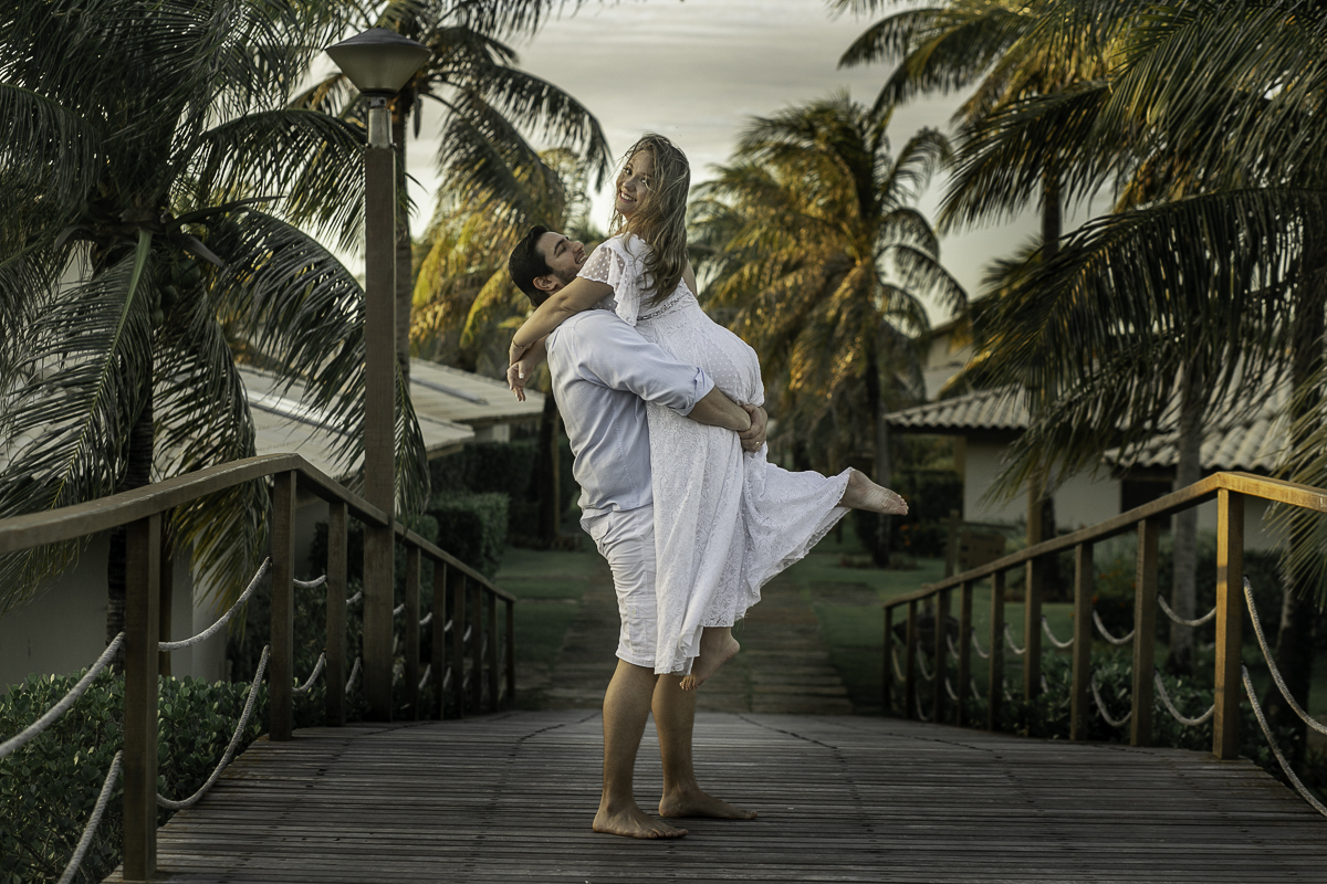 ENSAIO-PREWEDDING-RAFAELLA-MARCELO-NO-HOTEL-PEDRO-LAGUNA-EM-AQUIRAZ-PELAS-LENTES-FO-FOTOGRAFO-JULIO-AMARAL