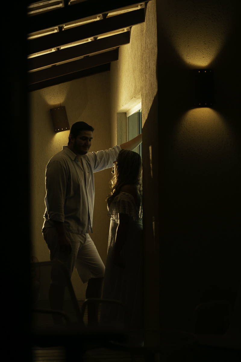 ENSAIO-PRE-WEDDING-DO-CASAL-RAFAELLA-E-MARCELO-NA-PRAIA-DO-HOTEL-PEDRO-LAGUNA-EM-AQUIRAZ-NO-POR-DO-SOL-DA-PRAIA-REGISTRADO-PELAS-LENTES-DO-FOTOGRAFO-JULIO-AMARAL