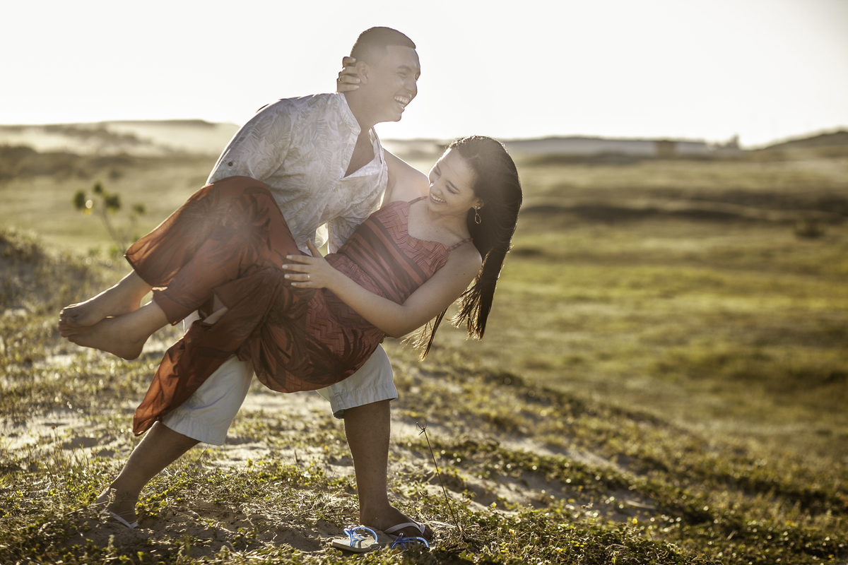 ENSAIO-EXTERNO-NA-PRAIA-DO-PECEM-SESSÃO=PRE-WEDDING-FOTOGRAFO-JULIO-AMARAL