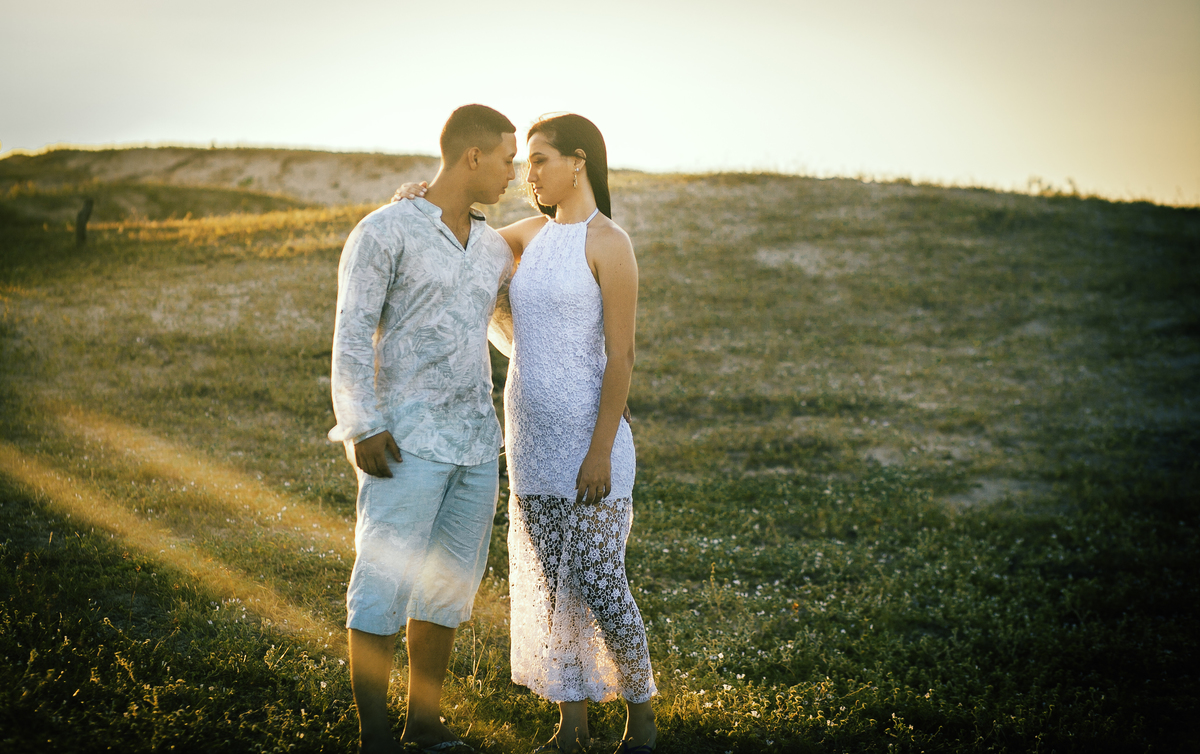 ENSAIO-PRE-WEDDING-EM-CEARA-FOTOGRAFIA-DE-FORTALEZA-NA-PRAIA-DO-CUMBUCO-PELAS-LENTES-DE-JULIO-AMARAL