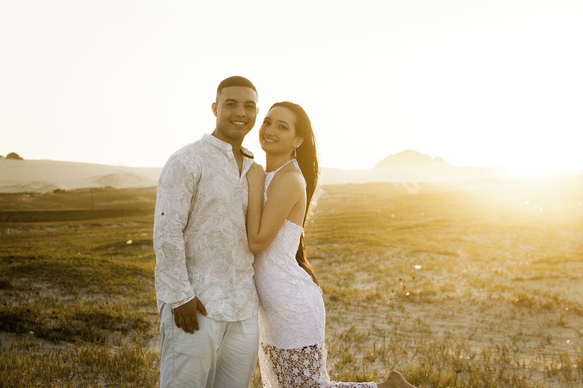 ENSAIO-PRE-WEDDING-EM-CEARA-FOTOGRAFIA-DE-FORTALEZA-NA-PRAIA-DO-CUMBUCO-PELAS-LENTES-DE-JULIO-AMARAL