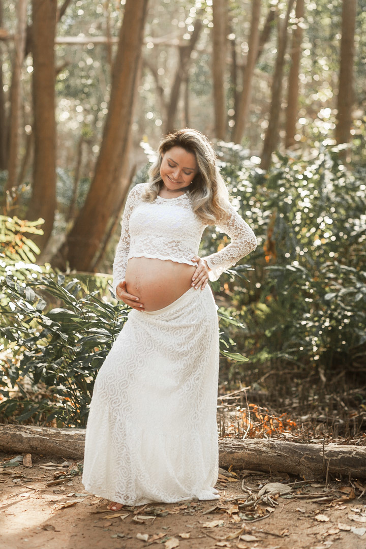 Ensaio de Gestante no verde do parque natural de Fortaleza Parque do Cocó, com extenso manguezal.