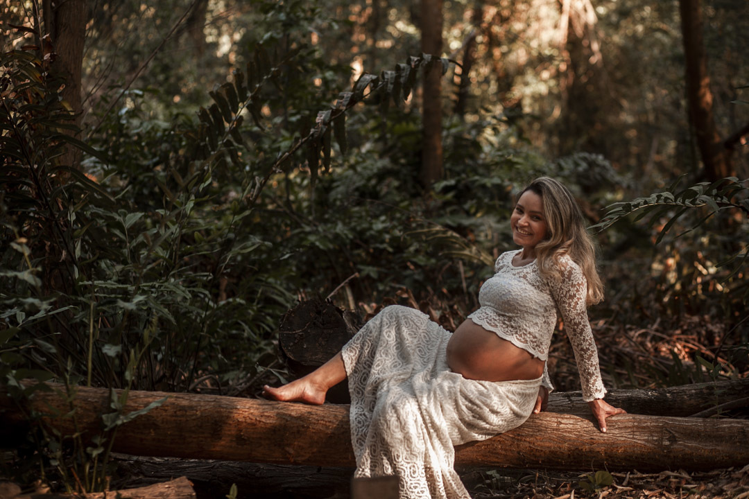 Ensaio de Gestante no verde do parque natural de Fortaleza Parque do Cocó, com extenso manguezal.