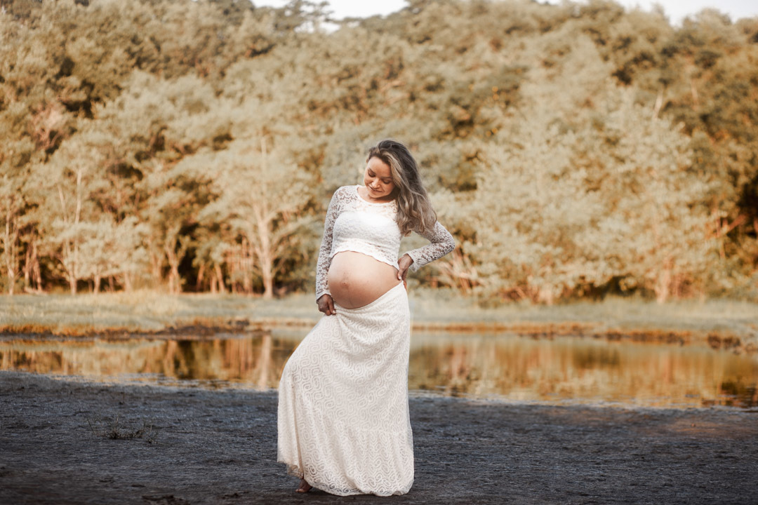 Ensaio de Gestante no verde do parque natural de Fortaleza Parque do Cocó, com extenso manguezal.