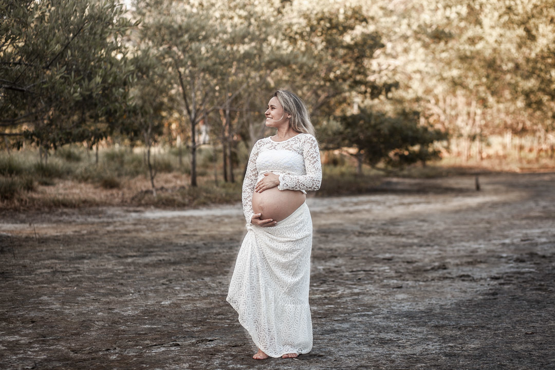 Ensaio de Gestante no verde do parque natural de Fortaleza Parque do Cocó, com extenso manguezal.
