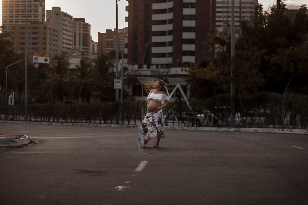 Ensaio de Gestante no verde do parque natural de Fortaleza Parque do Cocó, com extenso manguezal.