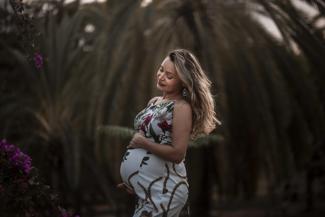 Ensaio de Gestante no verde do parque natural de Fortaleza Parque do Cocó, com extenso manguezal.