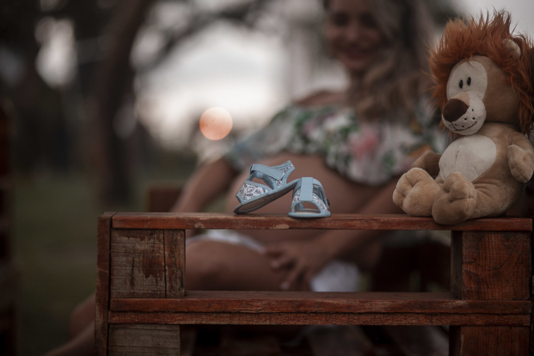 Ensaio de Gestante no verde do parque natural de Fortaleza Parque do Cocó, com extenso manguezal.