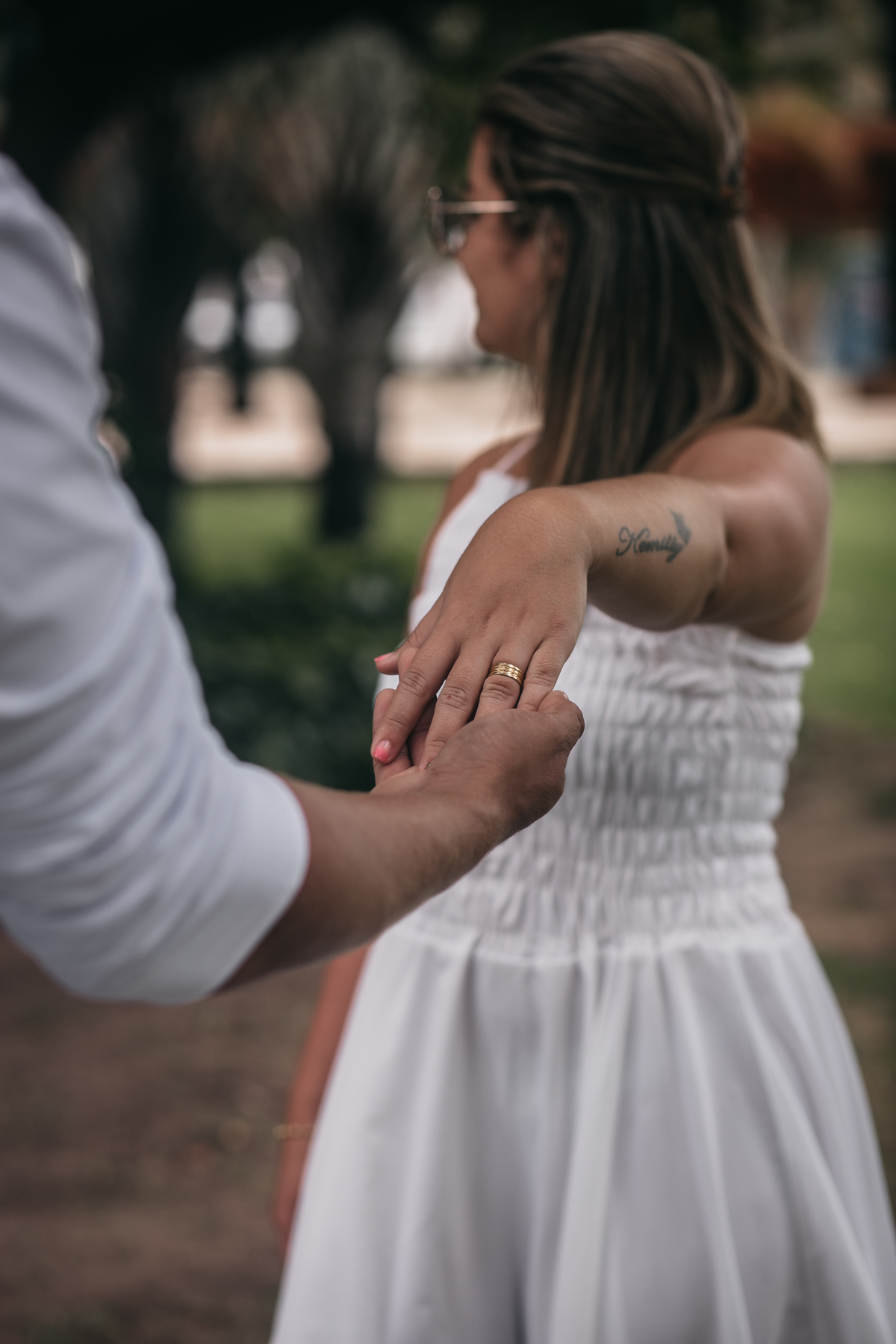 Anel da Noiva num ensaio fotográfico na praça do Bisão em Fortaleza, num ensaio pós wedding