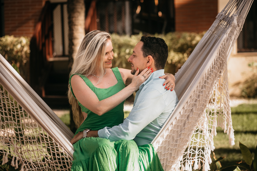 ENSAIO PRE WEDDING DE NOIVOS EM AQUIRAZ NA PRAIA DO BEACH PARK NA TARDE DE POR DO SOL