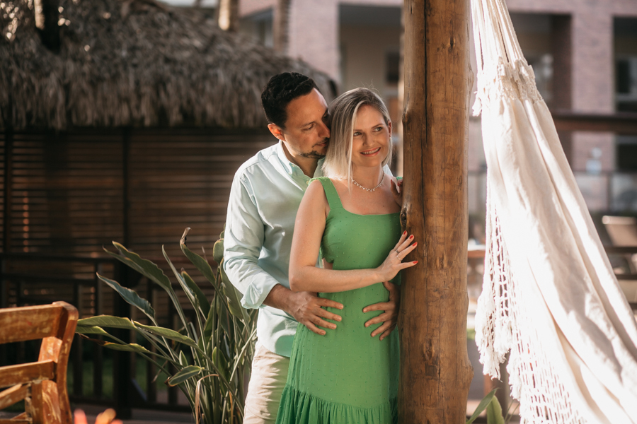 SESSÃO FOTOGRAFICA DE PRE WEDDING NA CIDADE DE AQUIRAZ NOIVOS FELIZES NO HOTEL DO BEACH PARK