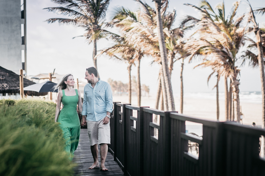 NOIVO E NOIVA EM ENSAIO PRE WEDDING NO LITORAL CEARENSE NA PRAIA DO BEACH PARK EM AQUIRAZ
