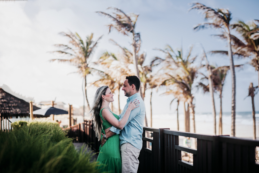NOIVO E NOIVA EM ENSAIO PRE WEDDING NO LITORAL CEARENSE NA PRAIA DO BEACH PARK EM AQUIRAZ