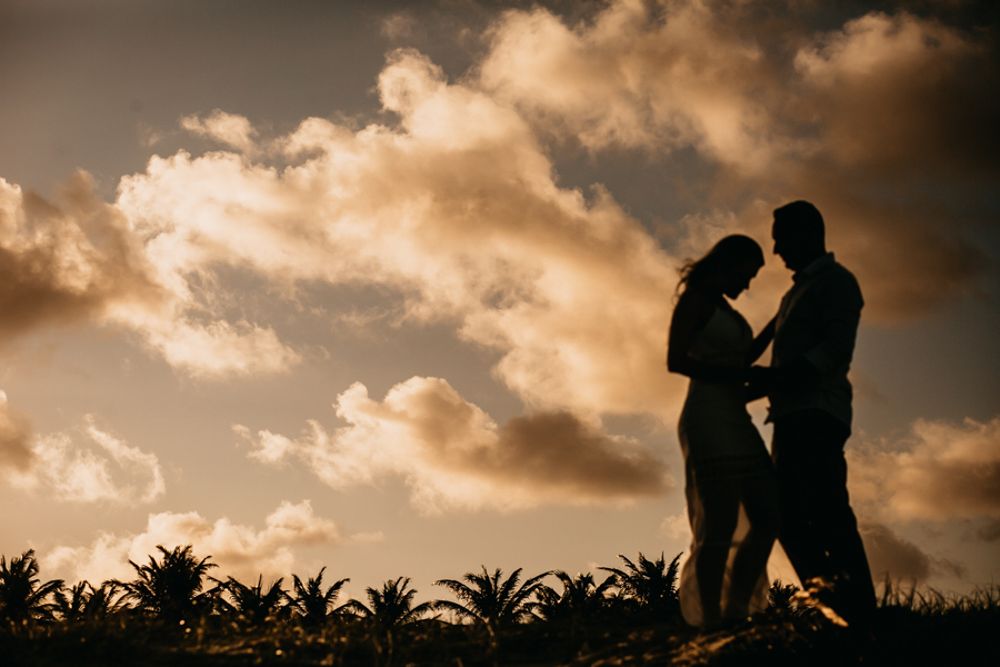OS NOIVOS CHEGARAM DO MATO GROSSO DO SUL PARA UM ENSAIO PRE WEDDING NA PRAIA DO BEACH PARK NUMA LINDA SESSAO DE FOTOGRAFIA DE PRE WEDDING JA PROXIMO DO DIA DE SEU CASAMENTO NOIVO E NOIVA ROMANTICOS 