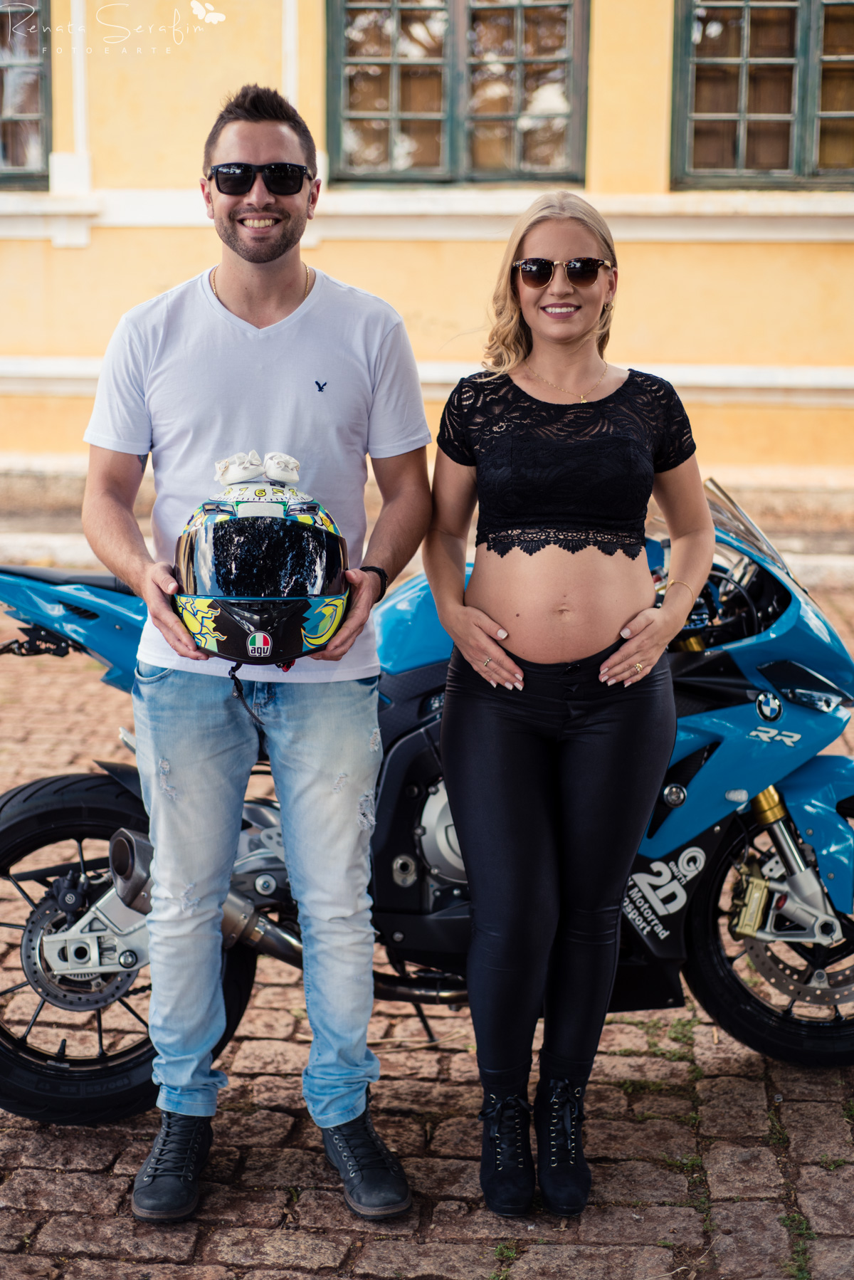 Ensaio genstante com super moto na cidade de jau