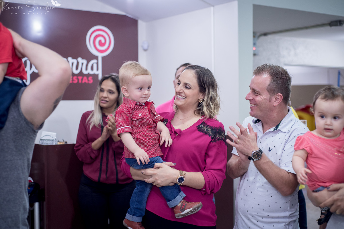 fotografo infantil em jau, festa de um aninho em jau, salão de festas em jau, foto de recém nascido feita pela fotógrafa Renata Serafim