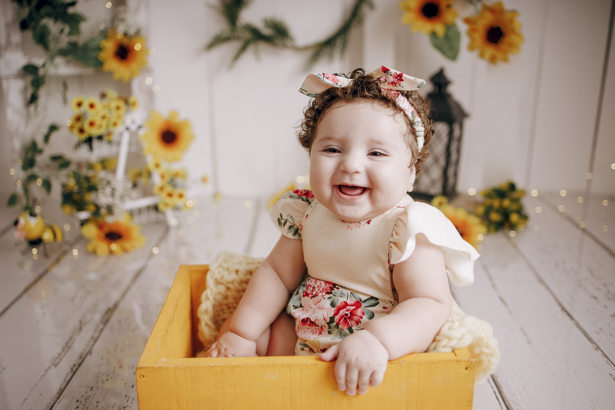 acompanhamentode bebe, sessao infantil, fotos de bebe, menina, acompanhamento mensal menina, tema girassol, fotos de acompanhamento