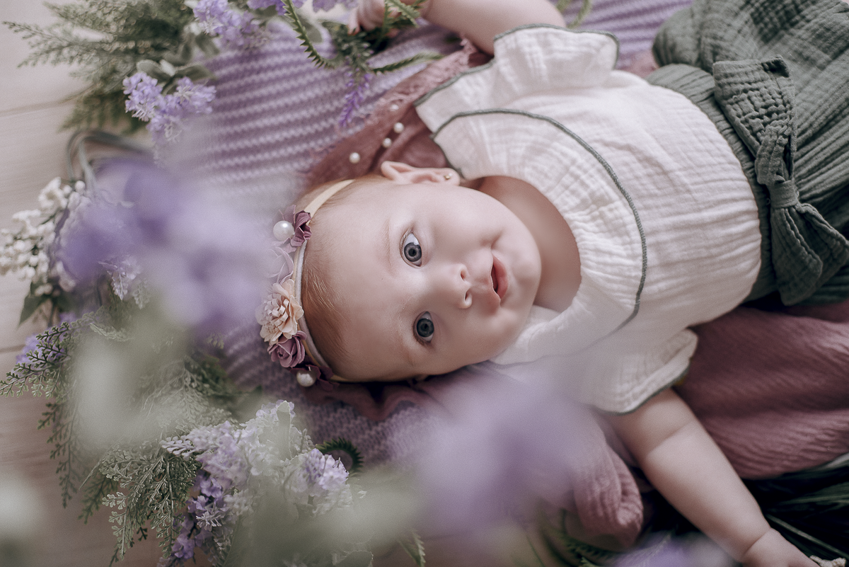 acompanhamentode bebe, sessao infantil, fotos de bebe, menina, acompanhamento mensal menina, tema girassol, fotos de acompanhamento