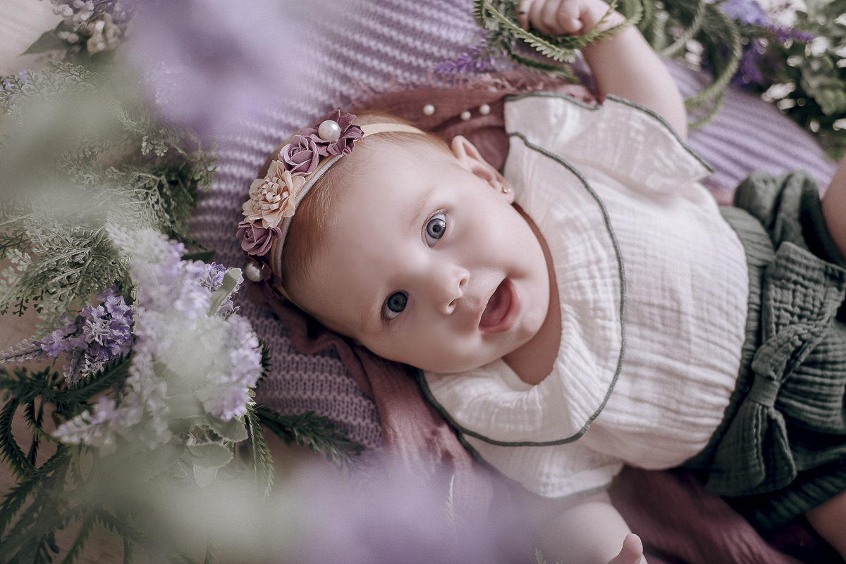 acompanhamentode bebe, sessao infantil, fotos de bebe, menina, acompanhamento mensal menina, tema girassol, fotos de acompanhamento