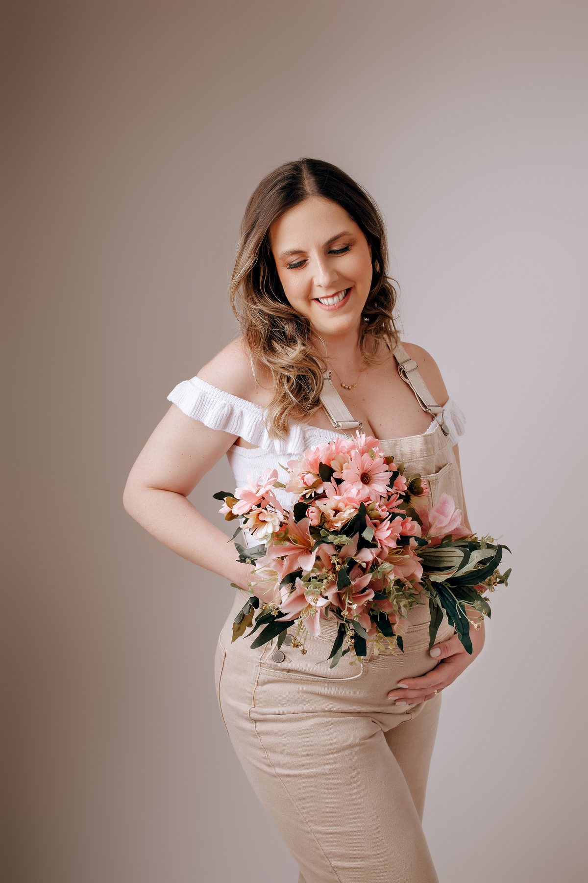 gestante, ensaio gestante, gestante estudio em jau, fotografia de gestante, estudio fotografico em bauru e regiao