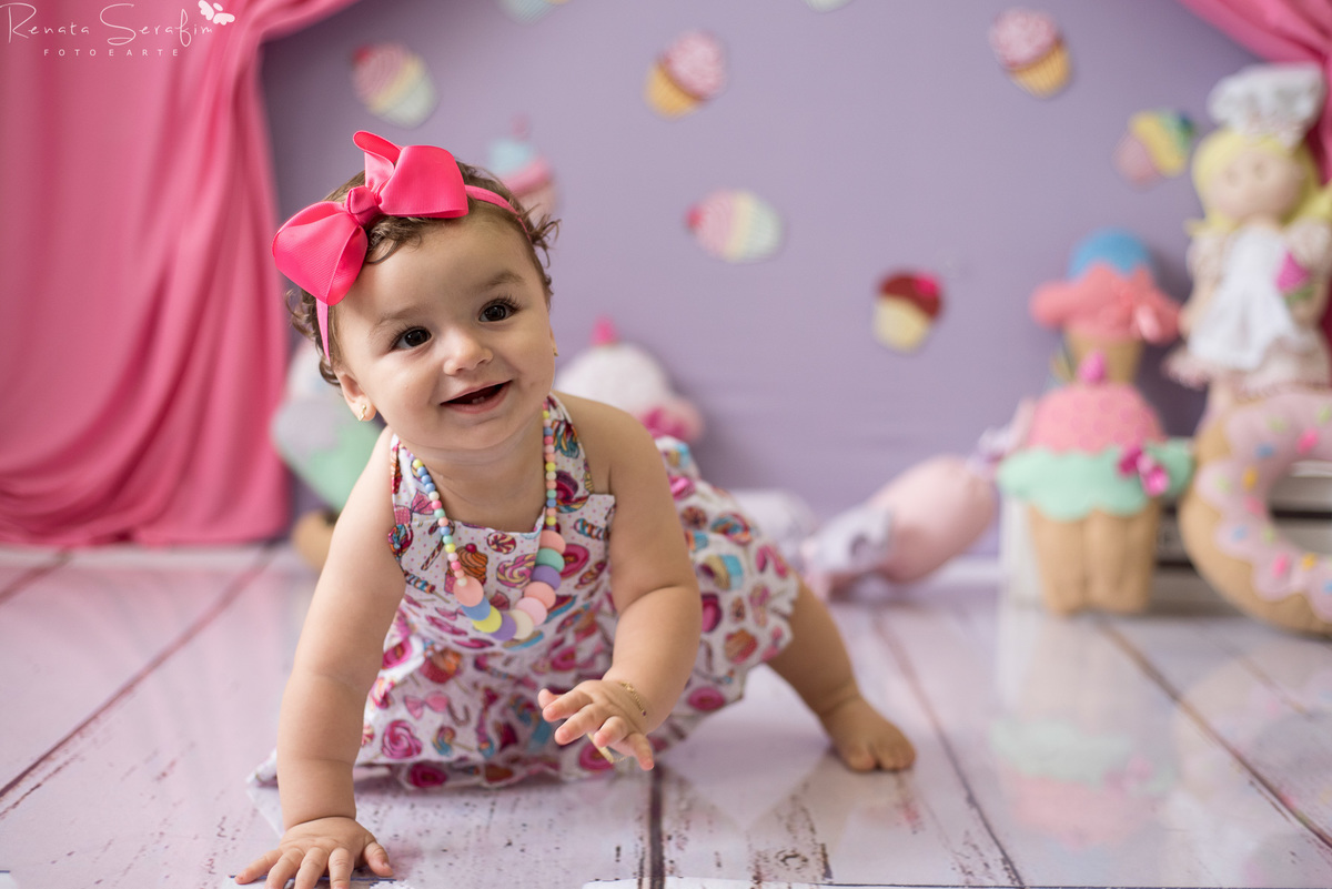 bebe com bolo, bolo, book de bebe, cake smash, confeitaria, cupcakes, ensaio com o bolo, ensaio newborn, meleca com bolo, patissarie, salaão de festas em jau, smash the cake, um aninho