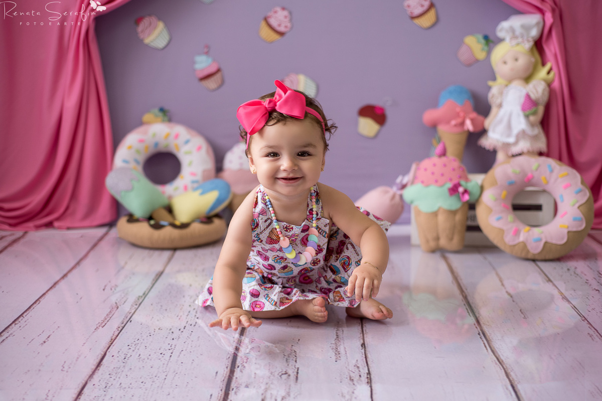 bebe com bolo, bolo, book de bebe, cake smash, confeitaria, cupcakes, ensaio com o bolo, ensaio newborn, meleca com bolo, patissarie, salaão de festas em jau, smash the cake, um aninho