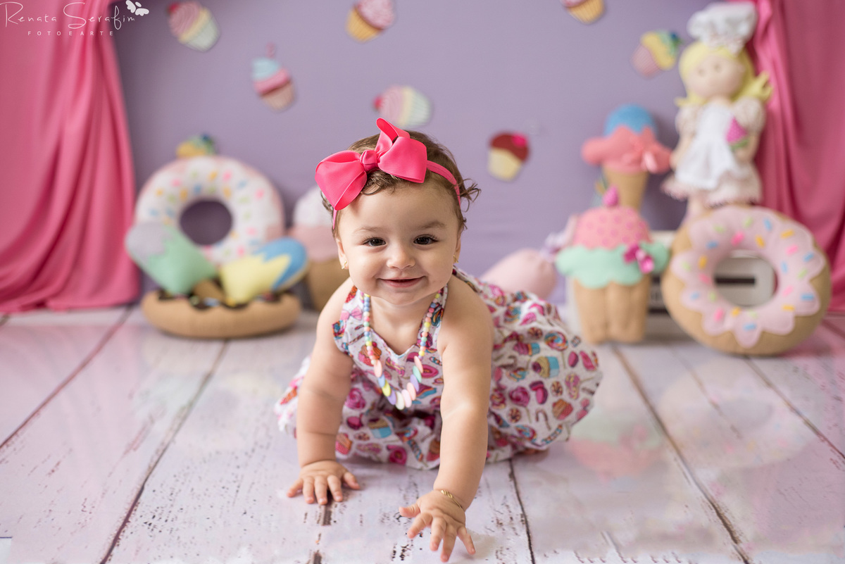 bebe com bolo, bolo, book de bebe, cake smash, confeitaria, cupcakes, ensaio com o bolo, ensaio newborn, meleca com bolo, patissarie, salaão de festas em jau, smash the cake, um aninho