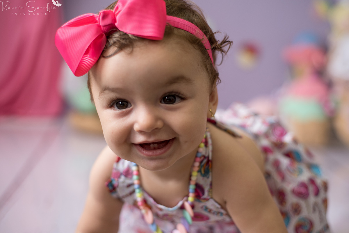 bebe com bolo, bolo, book de bebe, cake smash, confeitaria, cupcakes, ensaio com o bolo, ensaio newborn, meleca com bolo, patissarie, salaão de festas em jau, smash the cake, um aninho