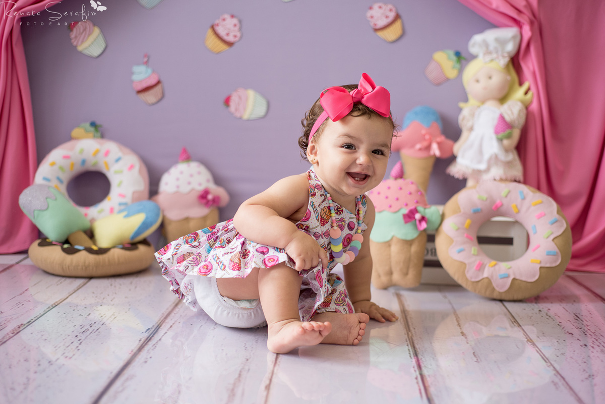 bebe com bolo, bolo, book de bebe, cake smash, confeitaria, cupcakes, ensaio com o bolo, ensaio newborn, meleca com bolo, patissarie, salaão de festas em jau, smash the cake, um aninho