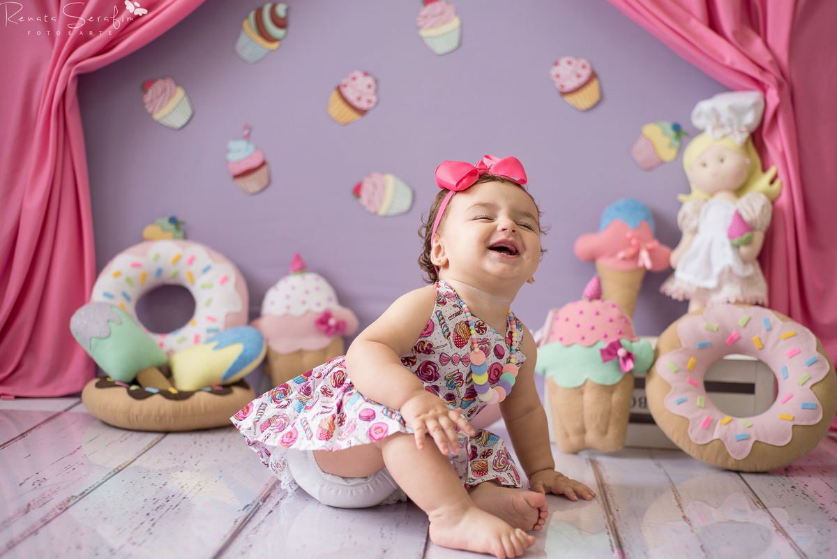 bebe com bolo, bolo, book de bebe, cake smash, confeitaria, cupcakes, ensaio com o bolo, ensaio newborn, meleca com bolo, patissarie, salaão de festas em jau, smash the cake, um aninho