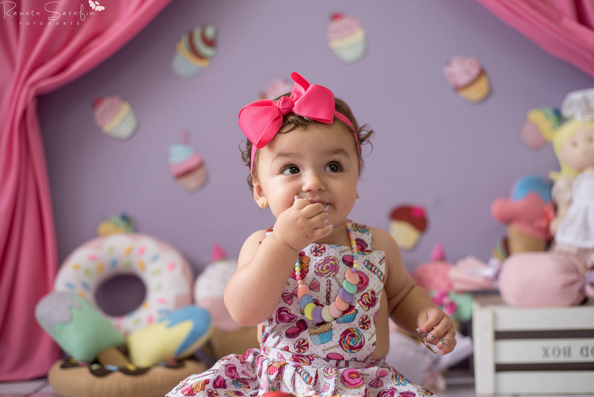 bebe com bolo, bolo, book de bebe, cake smash, confeitaria, cupcakes, ensaio com o bolo, ensaio newborn, meleca com bolo, patissarie, salaão de festas em jau, smash the cake, um aninho