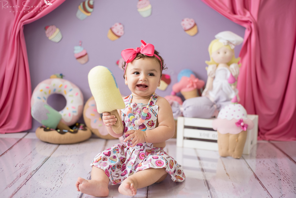 bebe com bolo, bolo, book de bebe, cake smash, confeitaria, cupcakes, ensaio com o bolo, ensaio newborn, meleca com bolo, patissarie, salaão de festas em jau, smash the cake, um aninho