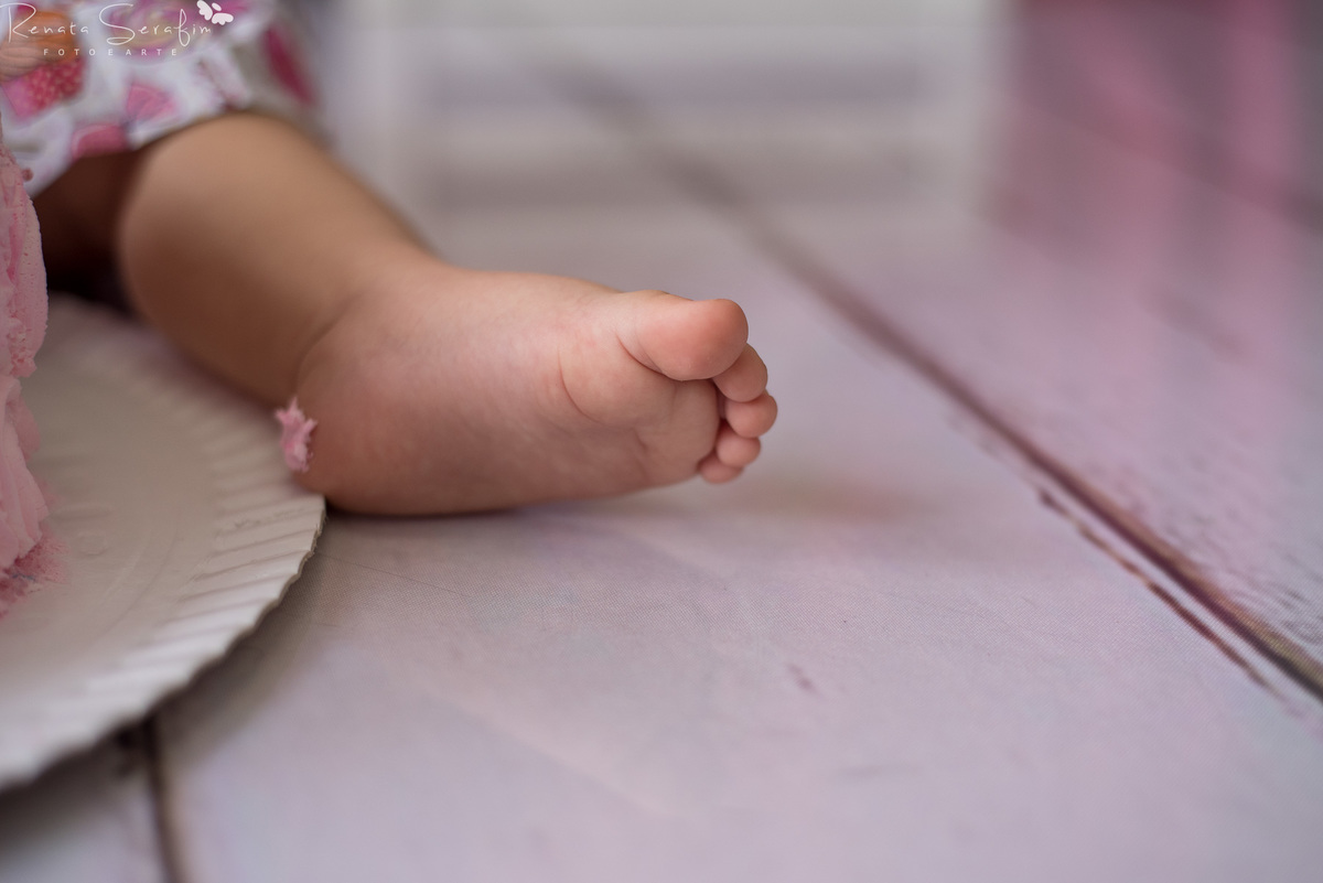 bebe com bolo, bolo, book de bebe, cake smash, confeitaria, cupcakes, ensaio com o bolo, ensaio newborn, meleca com bolo, patissarie, salaão de festas em jau, smash the cake, um aninho